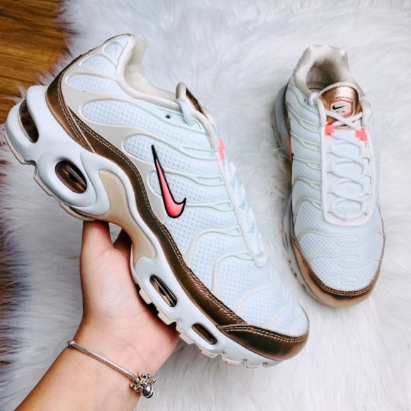rose gold nike air max plus